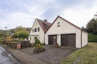 Haus kaufen in 58091 Hagen, Hagen - Platz für Wohnen, Arbeiten und Generationen: Freistehendes Zweifamilienhaus mit Doppelgarage