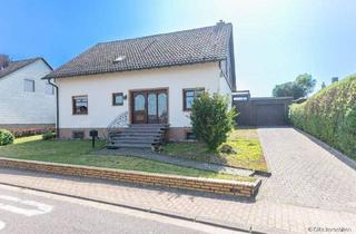 Einfamilienhaus kaufen in 66802 Überherrn, Überherrn - Exklusives Wohnen in Berus - Charmantes Einfamilienhaus mit Garage in idyllischer Sonnenlage