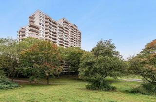 Wohnung kaufen in 50969 Zollstock, Bezugsfreie 4-Zimmer-Wohnung mit drei Balkonen in Köln-Zollstock