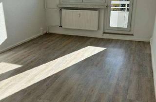 Wohnung mieten in Ludwig-Herzfeld-Straße 12, 06132 Silberhöhe, Schnell sein: Bezahlbare 4-Zimmer-Wohnung mit Balkon!