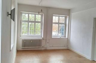 Wohnung mieten in Oberntorstraße, 31655 Stadthagen, 2 Zimmer, Küche mit Einbauküche, Speisekammer, Bad, WC, überdachte Terrasse und Terrasse