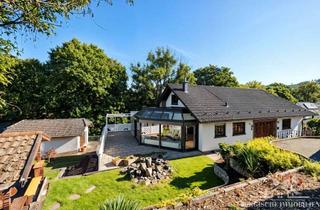 Haus kaufen in 51702 Bergneustadt, Wiedenest: Familienquartier mit ELW und 4 Garagen