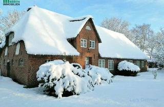 Bauernhaus kaufen in 25923 Süderlügum, Ein Wintermärchen! Historisches ehemaliges Bauernhaus mit 2 EG-Wohnungen