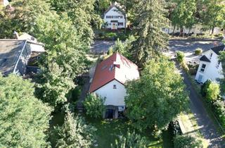 Haus kaufen in 14532 Kleinmachnow, Charmantes Häuschen mit Ausbaupotential