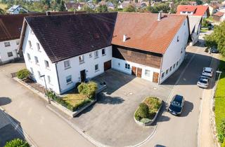 Haus kaufen in 89180 Berghülen, Zweifamilienhaus mit geräumigen Lagerflächen und angrenzenden Scheunen