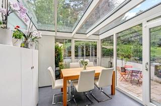 Wohnung kaufen in 70191 Stuttgart, Stilvolle Erdgeschosswohnung mit Wintergarten und großzügiger Terrasse