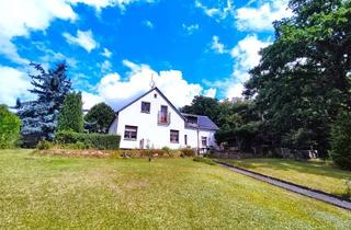 Haus kaufen in 08525 Plauen, Älteres Wohnhaus mit Garage und Schuppen - idyllisch am Stadtrand!