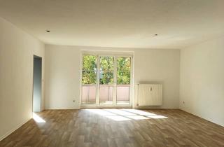Wohnung mieten in 08529 Plauen, 4-Zimmer-Wohnung mit Balkon und zwei PKW-Stellplätze!