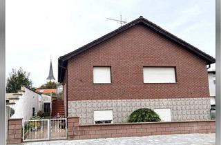 Einfamilienhaus kaufen in 64560 Riedstadt, Riedstadt-Leeheim - +++Wohnkomfort und Freiheit: Fertighaus mit Einliegerwohnung auf 450 m² Grundstück+++