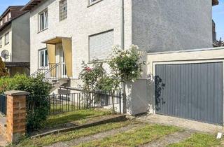 Haus kaufen in 61184 Karben, Karben - Ruhig wohnen - zentral leben: Zweifamilienhaus in guter Lage von Karben