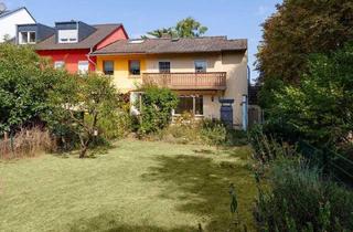 Haus kaufen in 60599 Frankfurt, Frankfurt am Main - Sanierungsbedürftiges Reihenendhaus auf Südgrundstück am Sachsenhäuser Berg