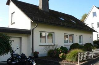 Haus kaufen in 59872 Meschede, Meschede - Meschede - Freienohl - Zweifamilienhaus - mit Garage
