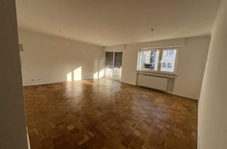 Wohnung kaufen in 32105 Bad Salzuflen, Stilvolle, sanierte 4-Zimmer-Erdgeschosswohnung mit Balkon und EBK in Bad