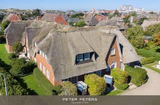 Wohnung kaufen in 25980 Sylt, Schnuckelige Dachgeschosswohnung unter Reet in strandnaher Lage von Westerland