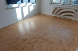 Wohnung mieten in 12157 Schöneberg, Helle 2-Zimmer Wohnung mit Balkon in Steglitz