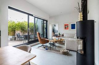 Wohnung kaufen in 10245 Berlin, Berlin - Elegante Dachgeschosswohnung für Designliebhaber - Ihr Ruhepol unweit der Spree