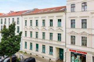 Wohnung kaufen in 10317 Lichtenberg, Sanierte und vermietete Altbauwohnung nahe Ostkreuz in Lichtenberg - Terrasse, moderne Bäder/Küche