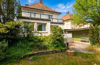 Villa kaufen in 63179 Obertshausen, CHARMANTE EIN- ODER ZWEIFAMILIENHAUS-VILLA, MIT ZUSÄTZLICHEM BAUPLATZ