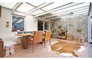 Wohnung kaufen in 85614 Kirchseeon, Außergewöhnliche 3,5 - Zimmer Wohnung mit Wintergarten, Hobbyraum und Ziergarten in toller Wohnlage