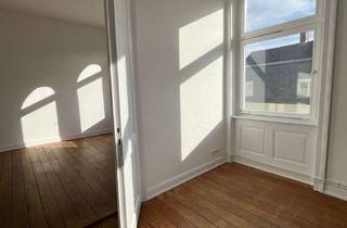 Wohnung mieten in Am Schlosspark 84, 65203 Biebrich, Lichtdurchflutete 5 ZKB-Altbau-Wohnung am Schlosspark mit Stuck und Balkon