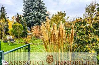 Grundstück zu kaufen in 12623 Mahlsdorf, Traumhafte Gartenoase mit Bauland-Potenzial in Berlin!