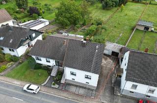 Einfamilienhaus kaufen in 66793 Saarwellingen, Saarwellingen - Einfamilienhaus mit 2 Garagen, großem Grundstück in Schwarzenholz