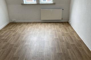 Wohnung mieten in Greizer Straße 17, 07545 Gera, Mitten in der Stadt. 3-Raum-Wohnung im Dachgeschoss mit Badewanne zu ergattern.