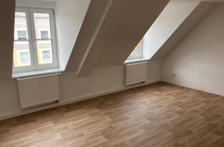Wohnung mieten in Greizer Straße 41, 07545 Gera, Großzügige 2-Raum-Citywohnung im Dachgeschoss mit Badewanne sucht Sie.