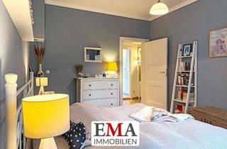 Wohnung kaufen in 12555 Köpenick, Altbau trifft Moderne – sanierte Zwei-Zimmer-Wohnung mit Balkon zum Innenhof