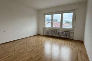 Wohnung kaufen in 73037 Göppingen, Platz für die ganze Familie - 4-Zimmer Wohnung mit Balkon im Herzen von Ursenwang -Stellplatz Keller