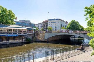Wohnung kaufen in Paul-Lincke-Ufer, 10999 Kreuzberg, Vermietete 150 qm Altbauwohnung mit 4 Zimmern am Landwehrkanal