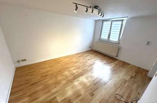 Wohnung mieten in Martin-Böff-Gasse 7-9, 60386 Fechenheim, Alt-Fechenheim: Schöne 2-Zi-Altbauwohnung mit EBK im ruhigen Hinterhaus