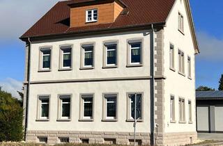 Haus kaufen in Johannes-Kepler-Allee, 97990 Weikersheim, Wohnhaus mit 3 WE und 7 Garagen in zentraler Lage von Weikersheim