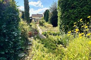 Haus kaufen in 65830 Kriftel, Zwei charmante Häuser auf großem Grundstück in Kriftel am Taunus