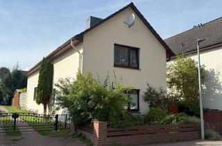 Einfamilienhaus kaufen in 21493 Schwarzenbek, Großes Einfamilienhaus mit Einliegerwohnung, Keller, Garage und großem Garten in guter Ortslage