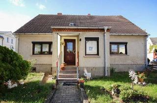 Haus kaufen in 39249 Pömmelte, Schnäppchenhaus mit Potenzial und Ausbaureserve im Dachgeschoss!