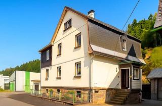 Haus kaufen in Hüttenstraße 22, 96515 Oberlind, Charmantes Zweifamilienhaus mit großem Garten und vielseitigen Nutzungsmöglichkeiten