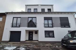 Haus mieten in 53359 Rheinbach, Exklusive Doppelhaushälfte mit Garten & Garage