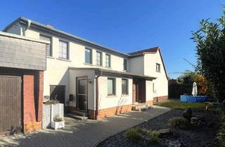 Einfamilienhaus kaufen in Clara-Zetkin-Straße 5, 06803 Bitterfeld-Wolfen, Bitterfeld-Wolfen/ Greppin - Familienfreundliche Doppelhaushälfte in Greppin mit großem Grundstück und Garten