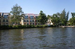 Reihenhaus kaufen in 12557 Köpenick, 1. Reihe am Wasser, Reihenhaus mit Terrasse und 2 Balkone