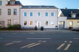 Haus kaufen in Potsdamer Str. 104, 14469 Bornim, Stilvolles Zweifamilienhaus mit Remise in TOP Lage von Potsdam