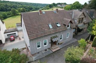 Haus kaufen in Neuhäuser Straße, 37691 Derental, Ein-/Zweifamilienhaus mit separatem Garten und Garage in Derental