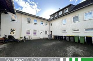 Haus kaufen in 53347 Alfter, Alfter: Hofanlage bestehend aus charmantem Fachwerkhaus und vier Wohneinheiten