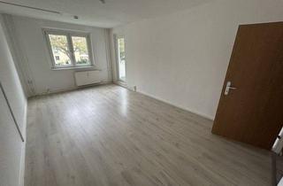 Wohnung mieten in Rennebogen 36, 39130 Magdeburg, Geräumige 3-Zimmer-Erdgeschosswohnung mit Balkon!