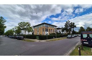 Wohnung kaufen in 14612 Falkensee, Schön helle, renovierte große und bezugsfreie 2-Zimmer-Wohnung im 2. OG mit ca. 84 m2 in Falkens