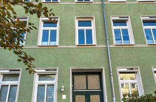 Wohnung kaufen in 18057 Kröpeliner Tor-Vorstadt, Zum Selbstbezug! Sanierte 3- Raum-Wohnung mit Parkett, Balkon und Wannenbad im Herzen der KTV