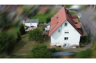 Haus kaufen in Pfarrer-Weippert-Straße 10, 96151 Breitbrunn, Charmantes Zweifamilienhaus mit Einliegerwohnung, Garage und Carport in ruhiger Lage von Breitbrunn