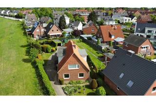 Haus kaufen in 22880 Wedel, Dreifamilienhaus in Toplage von Wedel Solides Investment mit Entwicklungspotenzial und Neubauoption