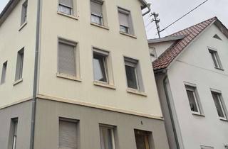 Haus kaufen in Zeughausstraße, 72574 Bad Urach, Wohnhaus mit 8 Zimmern und Stellplatz in Bad Urach