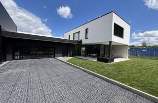 Haus kaufen in 86836 Obermeitingen, Villenanwesen mit Designerhalle